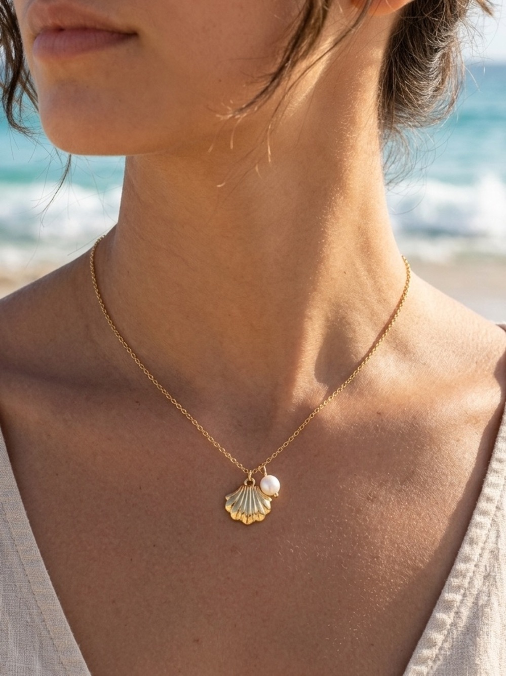 Gold Shell Pendant Necklace with Pearl